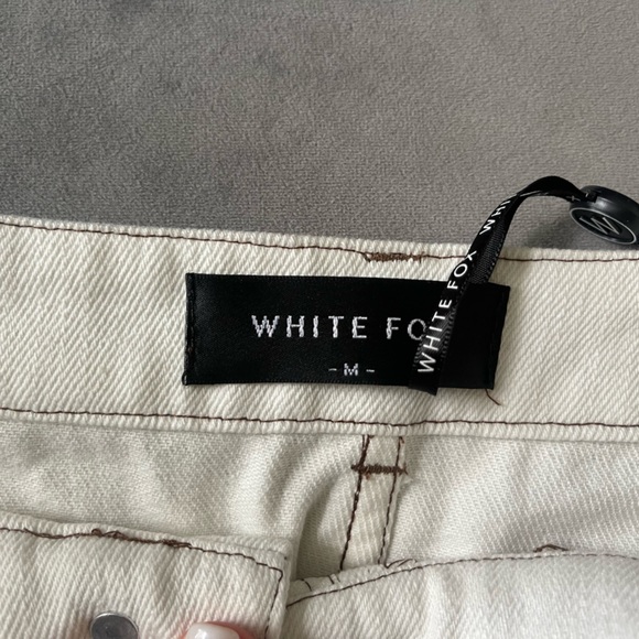 WHITE FOX SKIRT NEVER WORN - Picture 3 of 3